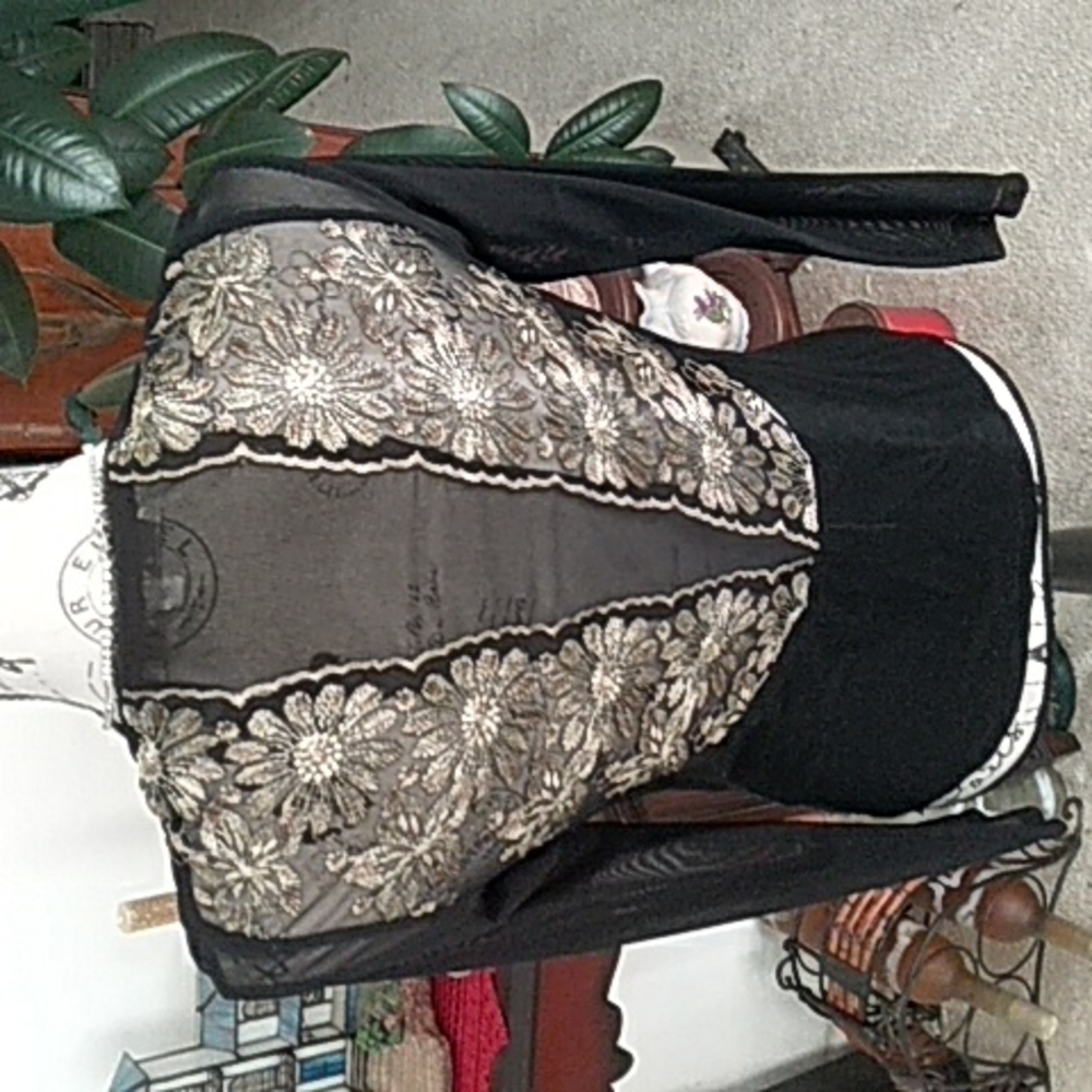 Ladies top - Picture 2 of 2